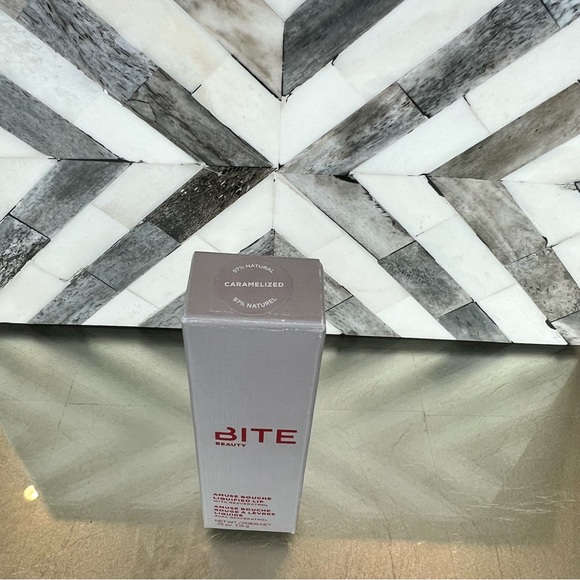 Bite Beauty Lip CARAMELIZED - Picture 2 of 3